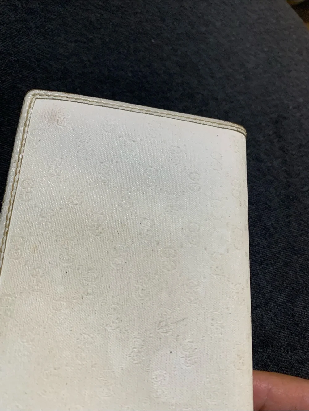Vintage Gucci White Leather Card Holder Wallet with Gold-Tone Logo
